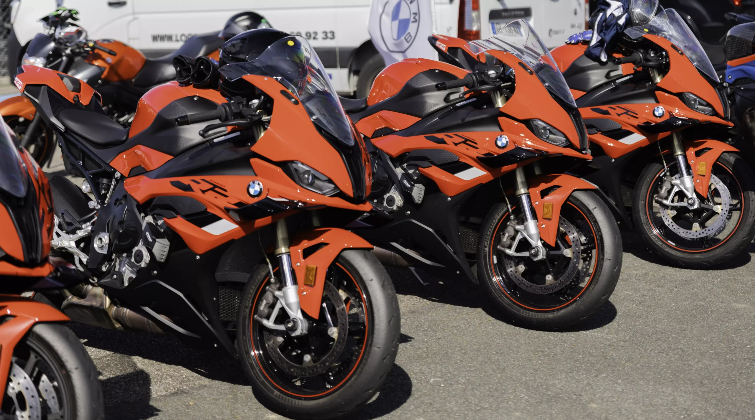 You are currently viewing TrackDays BMW Motorrad BymyCAR 2025 : Retour sur une journée exceptionnelle au Circuit Carole