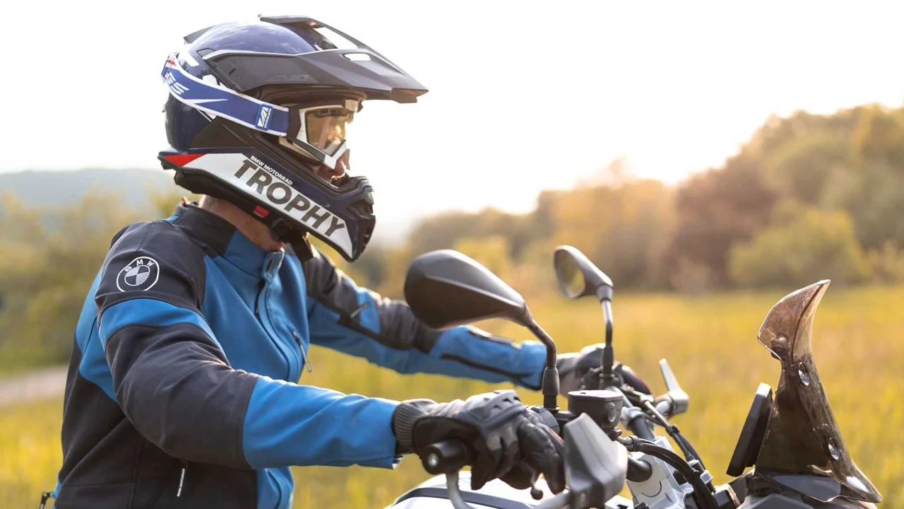 You are currently viewing Gants moto BMW : Comment bien choisir sa paire ?